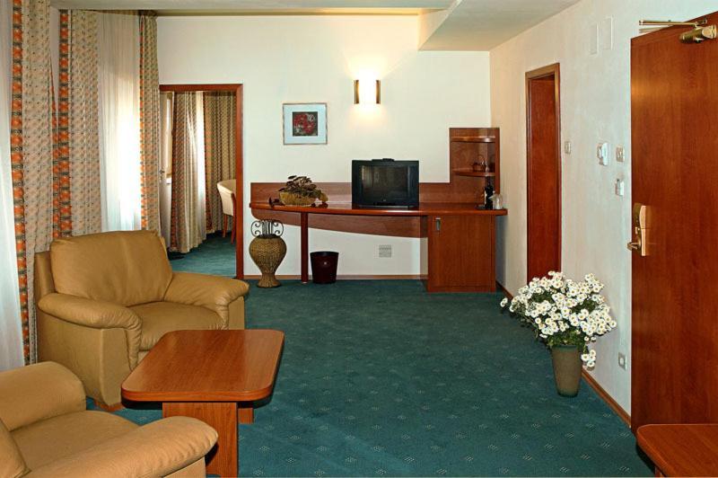 Hotel Irisa Bucharest Room photo